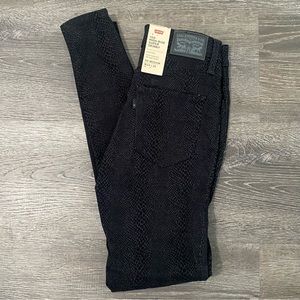 NWT Snake Print Levi’s